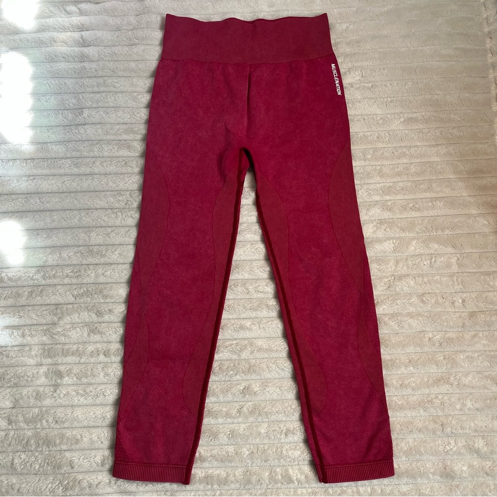 Berry Red Muscle Nation Seamless Cropped Leggings • Medium